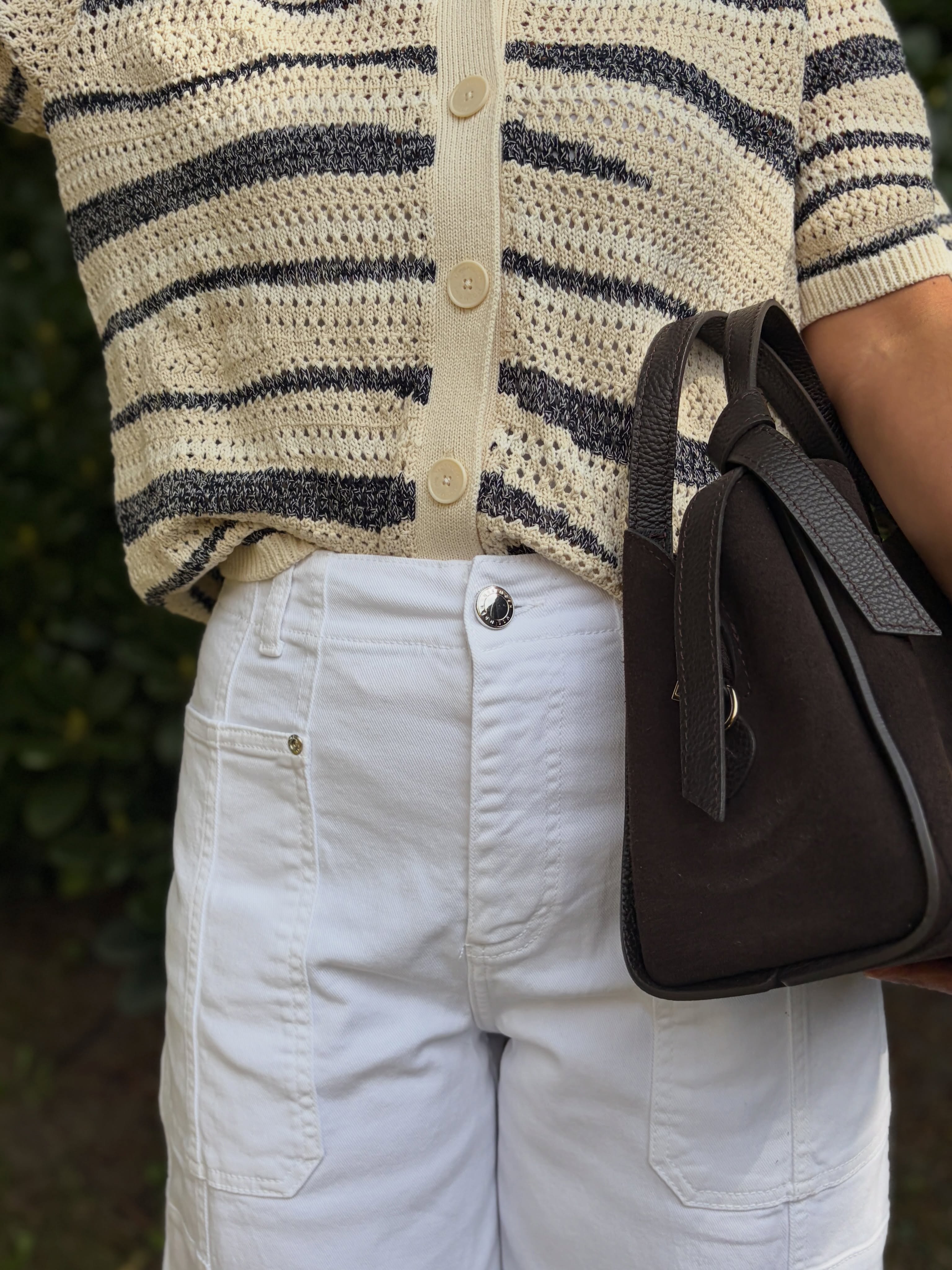 Modelshot / White / Detail